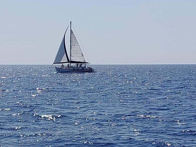 Sailing tour around Lindos with food and drinks - Red Sand and Agathi caves on the daytime route