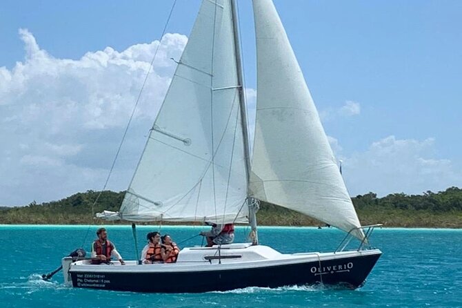 Sailing Tour through the Laguna de los Siete Colores - A Small Boat Makes a Real Difference