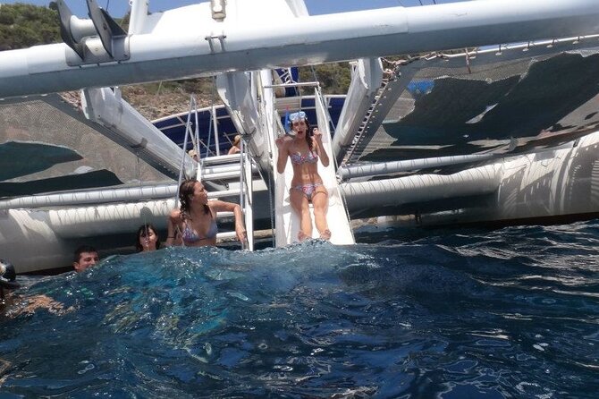 Sailing trip and swim in the bay of Dénia on a catamaran - Sailing out from Esplanada Cervantes at 5 pm