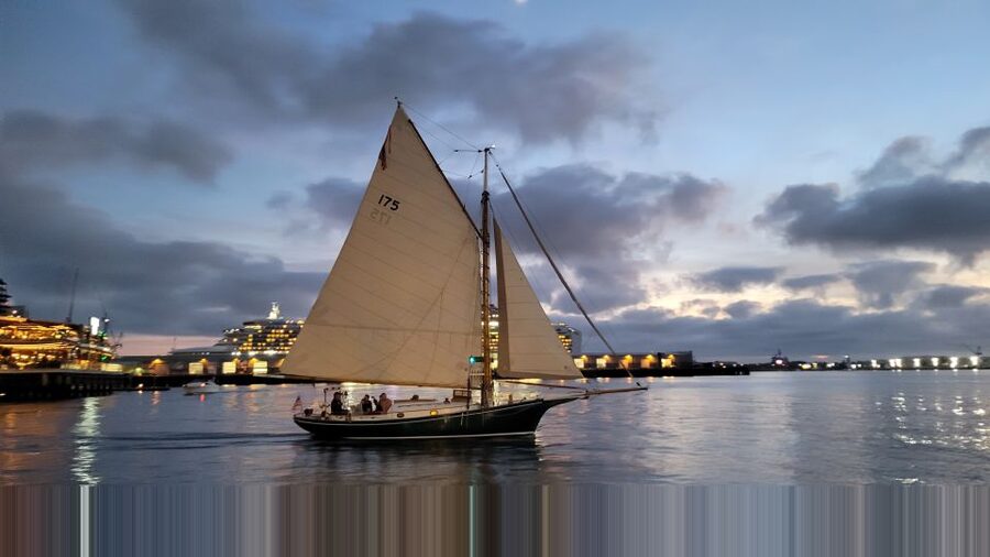 San Diego: Classic Yacht Sailing Experience - Sailing San Diego Bay for 150 minutes
