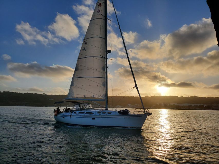San Diego: San Diego Bay Sunset & Daytime Sailing Experience - The private six-seat option