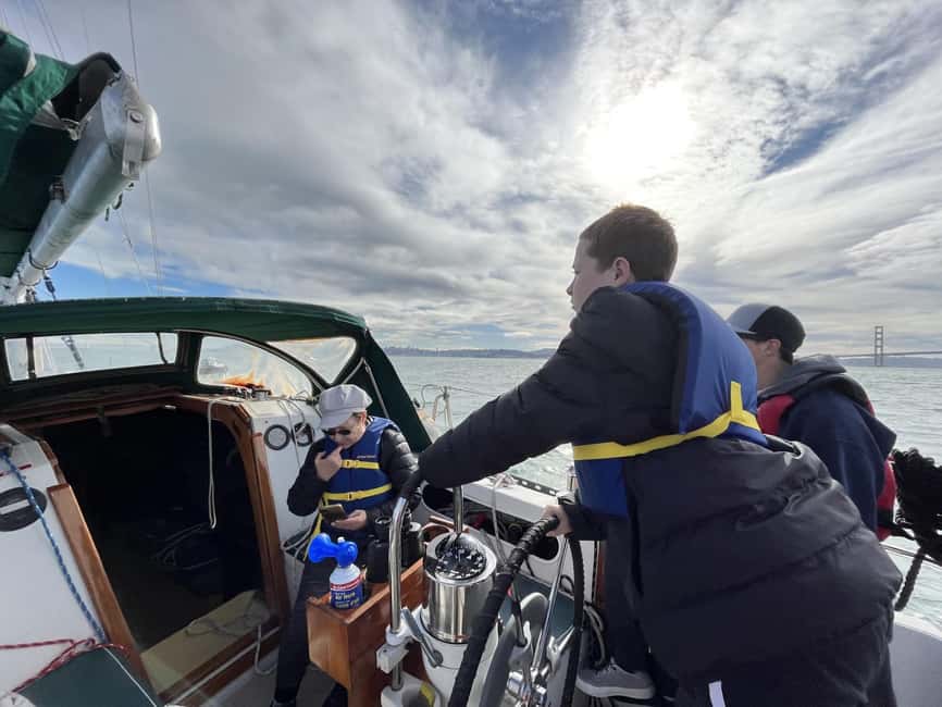 SAN FRANCISCO: (2hr) Interactive Sailing Experience - San Francisco from the water