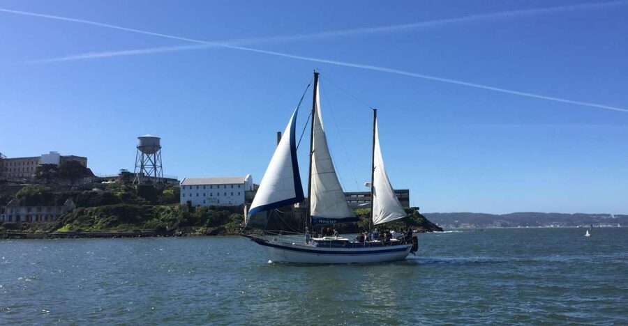 San Francisco: Bay Sailing Tour with Drinks - Setting out from Pier 39 on the Privateer