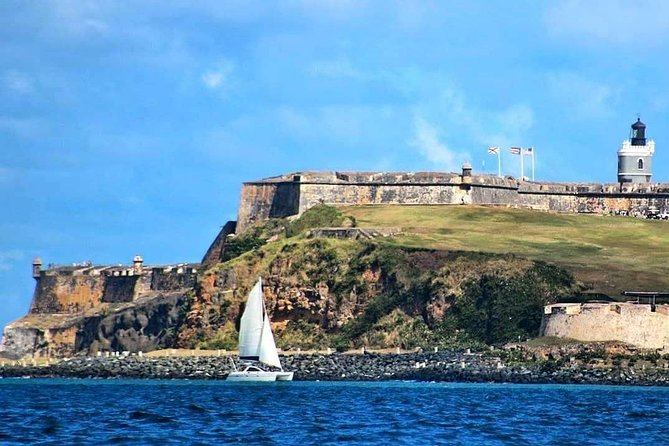 San Juan Bay Day Sail with Drinks Included - What the crew adds to the experience