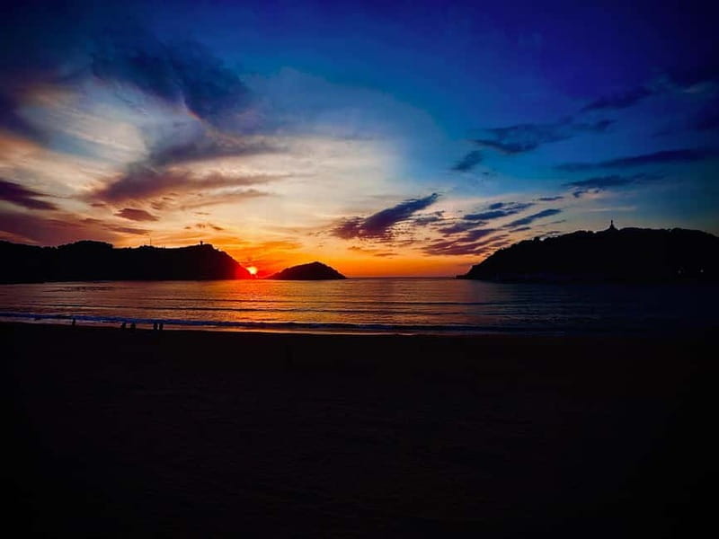 San Sebastián: Sunset Cruise on a Sustainable Catamaran - Why a silent catamaran changes the sunset