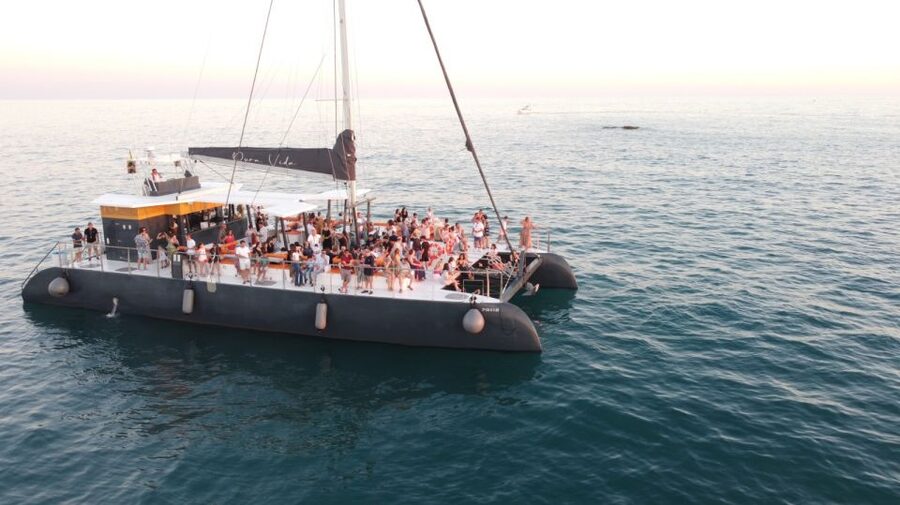 Sancti Petri: Catamaran Cruise with Swim Stop and lunch - Key points at a glance
