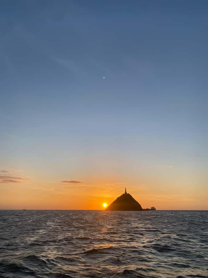 Santa Marta Bay: Sunset on a sail boat - Should you book the Santa Marta sunset sail?