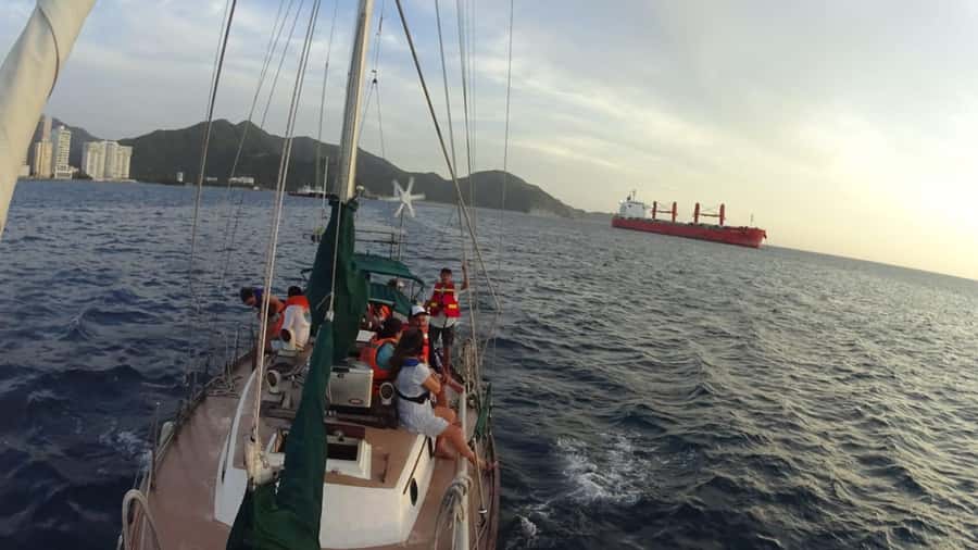 Santa Marta Bay: Sunset on a sail boat - The first hour on Santa Marta Bay