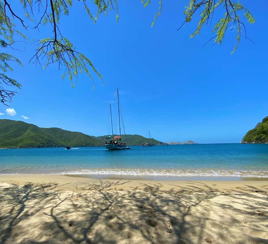 Santa Marta: Sailboat day tour to Tayrona Park - Arriving at Bahía Concha around 11:30