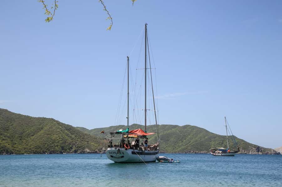 Santa Marta: Sailboat day tour to Tayrona Park - Lunch, beach time, and the small extras