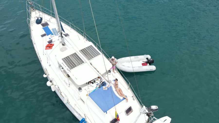 Santa Marta: Sailing Tour to Tayrona Park with Luis' Team - The Aguja Island passage