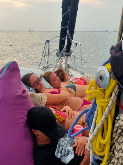 Santa Pola: Sail to Tabarca, snorkel, and enjoy sunset with a tasting - Swimming, paddleboarding, and time at anchor