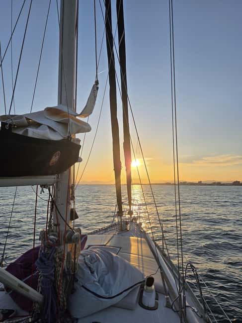 Santa Pola: Sail to Tabarca, snorkel, and enjoy sunset with a tasting - The people behind the experience