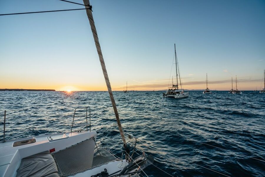 Santorini: Catamaran Caldera Cruise with Meal and Drinks - Key points to know before booking