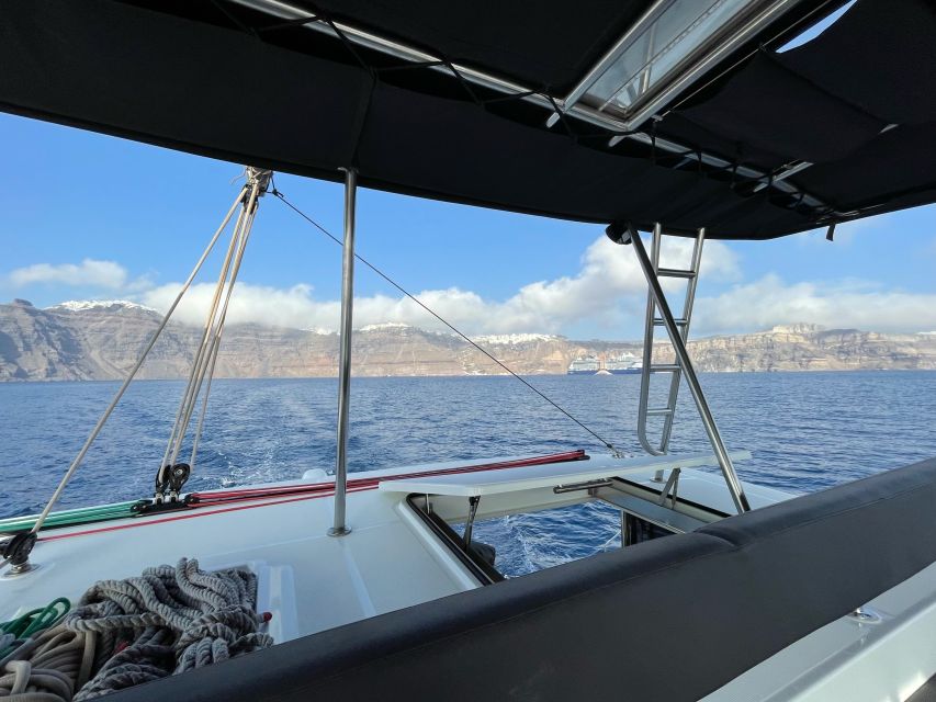 Santorini Catamaran Cruise with Swimming, Meal and Open Bar - Palea Kameni and the famous hot springs