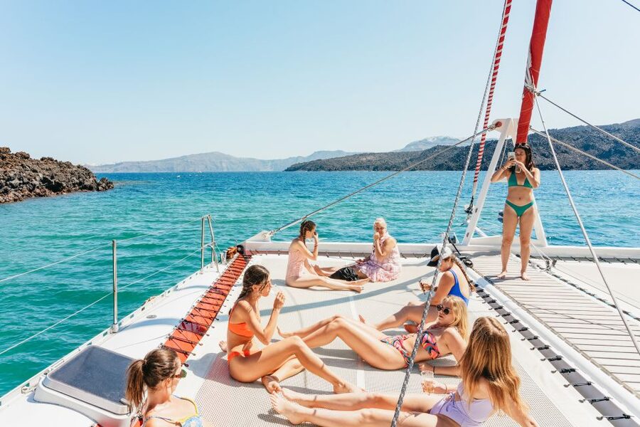 Santorini: Catamaran Tour with BBQ Dinner, Drinks, and Music - A barbecue lunch or dinner with plenty to eat