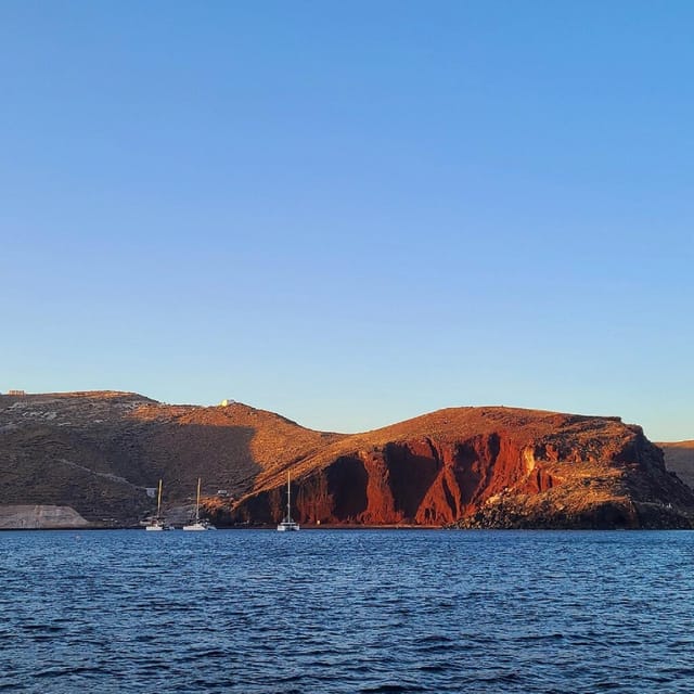 Santorini:Cruises with Catamaran around the Volcanic Island. - Why this catamaran cruise makes sense in Santorini