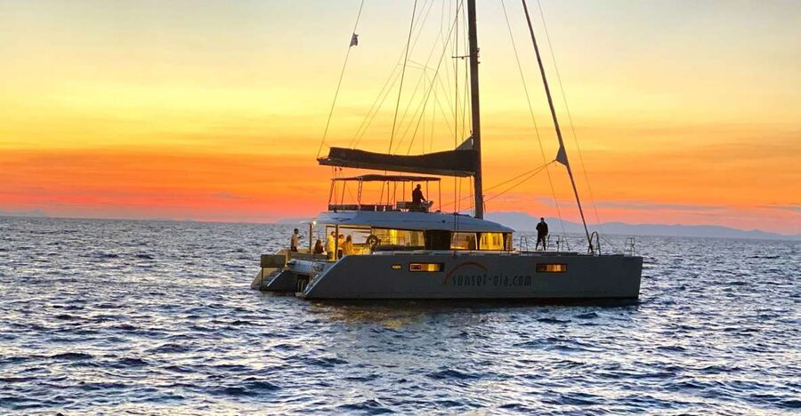 Santorini: Luxurious Catamaran Cruise with Meal & Open Bar - Seeing Santorini from the caldera