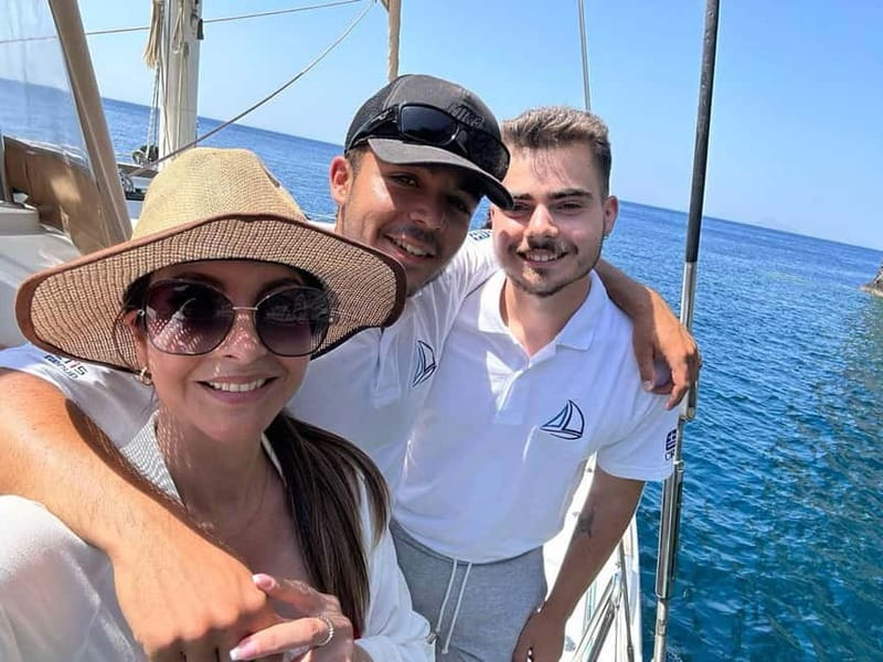 Santorini: Luxury Catamaran Cruise with Lunch, BBQ & Drinks - The return to Vlychada gives you the classic Caldera view