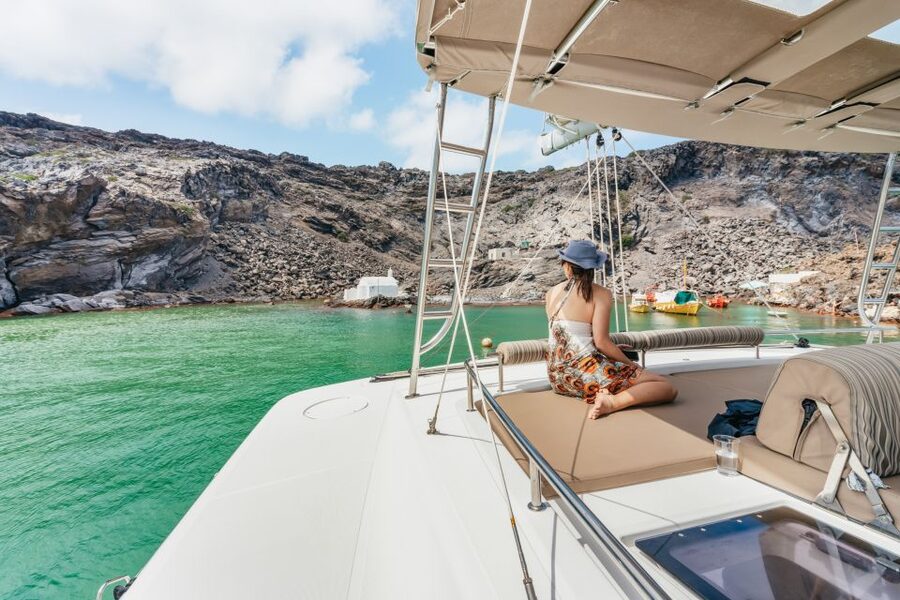 Santorini: Luxury Catamaran Day Trip with Meal and Open Bar - Weather, comfort, and the limits of a catamaran