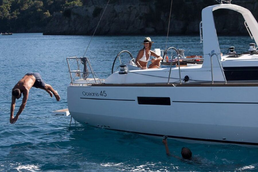 Santorini: Private Caldera Sailing Trip with Open Bar & Meal - Key points to know before booking