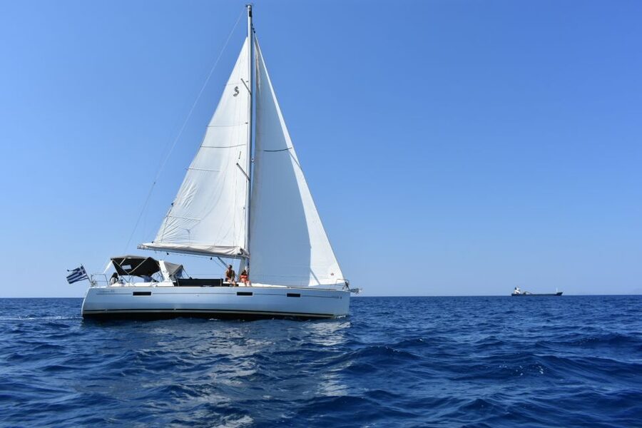 Santorini: Private Caldera Sailing Trip with Open Bar & Meal - Swimming in Santorini’s geothermal hot springs