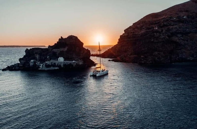 Santorini: Private Catamaran Cruise with BBQ Meal and Drinks - Red Beach, White Beach, and the southern coast