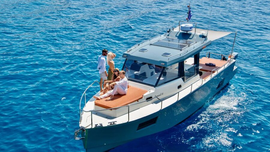 Santorini: Private Diamond 36 Motor Yacht Caldera Cruise - Why a private caldera cruise makes sense