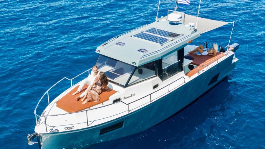 Santorini: Private Diamond 36 Motor Yacht Caldera Cruise - From your hotel to Ammoudi Bay
