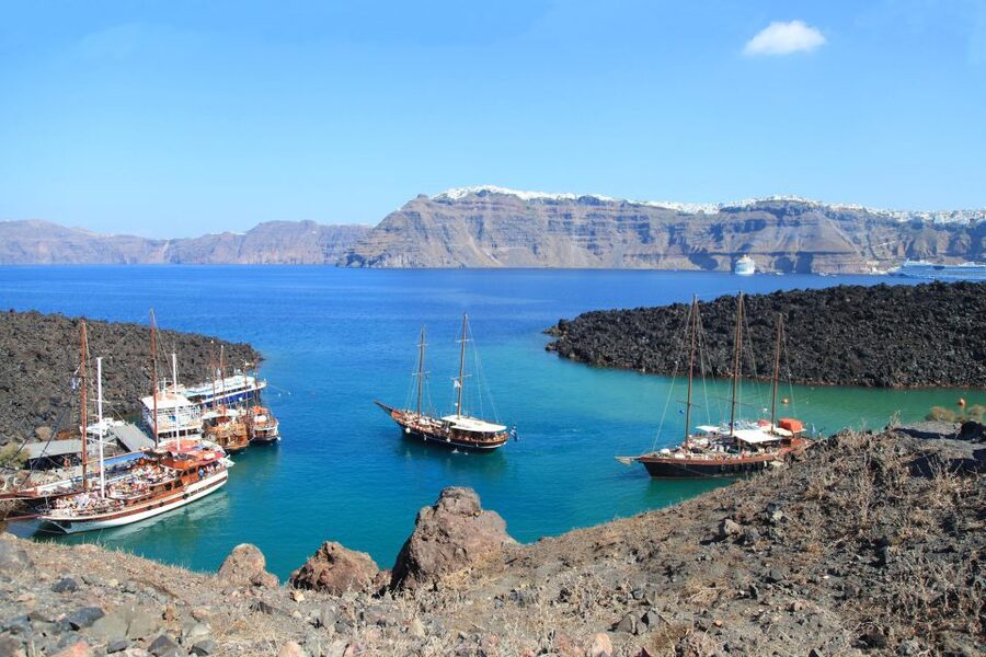 Santorini: Sunset Sailing Cruise, with Dinner and Drinks - White Beach, Indian Rocks, and the Akrotiri Lighthouse