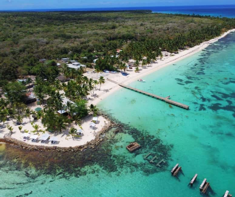 Saona island - Small group tour - Luxury catamaran - Fresh lunch while the boat is moving