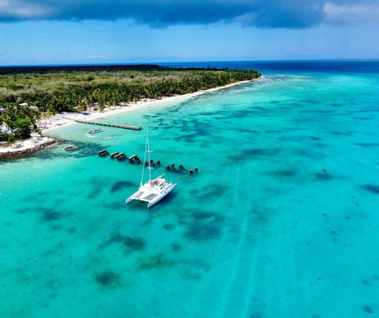 Saona island - Small group tour - Luxury catamaran - Swimming at Las Palmillas natural pool