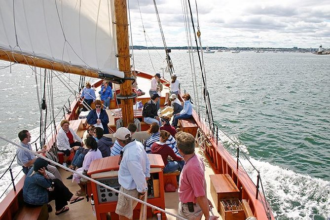 Schooner Fame Sailing Tour - Setting sail from Pickering Wharf Marina