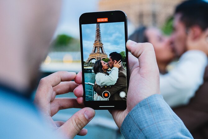 Seine River Dinner Cruise with Live Singer by VIP Yacht de Paris - Dinner, drinks, and the dining room