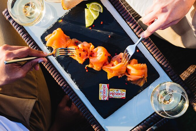 Seine River Dinner Cruise with Live Singer by VIP Yacht de Paris - Is four hours realistic?