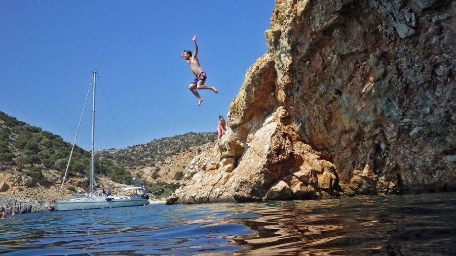 Semi-Private :Full-Day Sailing Tour Swim, Snacks & Drinks - Comfort, safety, and who should skip it