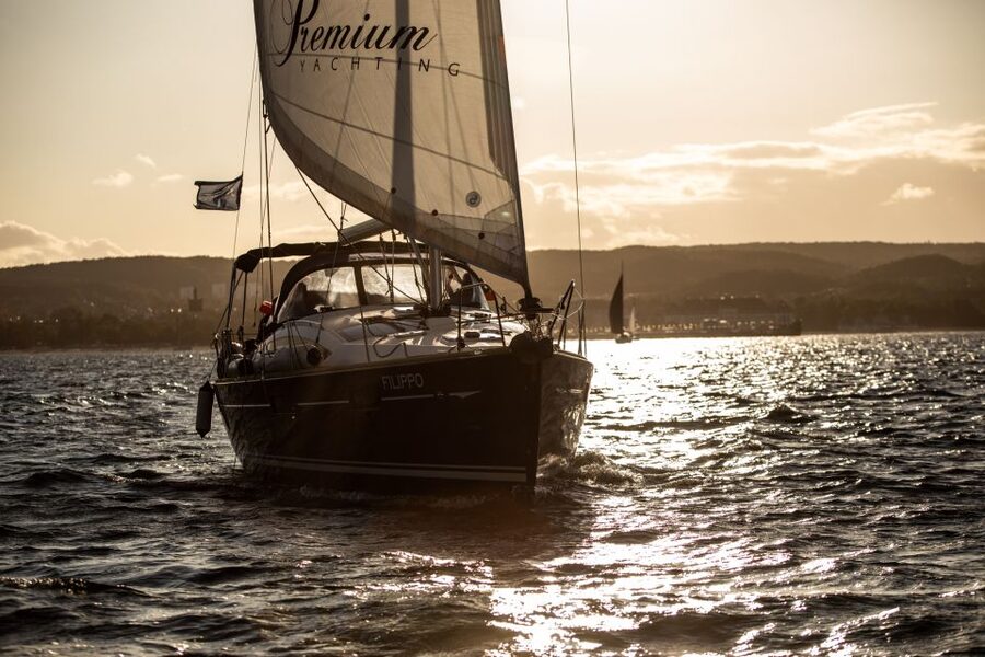 Sopot: Sunset Yacht Cruise with Welcome Drink - Setting out from Sopot Pier