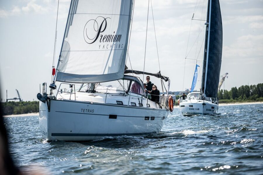 Sopot: Yacht Cruise Around the Bay with Welcome Drink - Weather, comfort, and what to bring