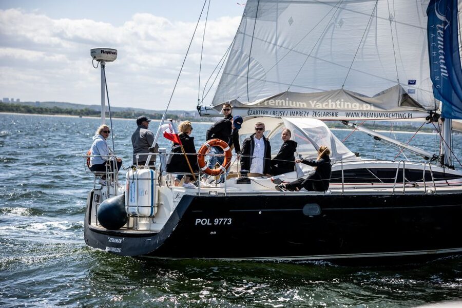Sopot: Yacht Cruise Around the Bay with Welcome Drink - What it feels like on board