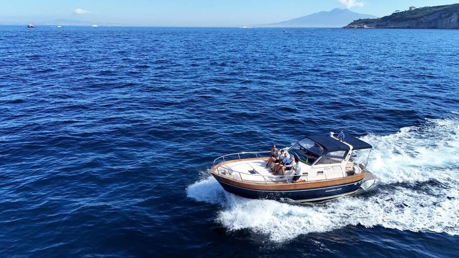 Sorrento: Capri and Blue Grotto Yacht Tour with Snorkeling - Who should book this yacht trip