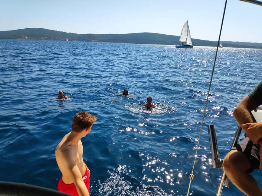 Split: Half Day Sailing Tour with Swim Stop, Snacks and Wine - Sailing toward Brač and the Dalmatian coast