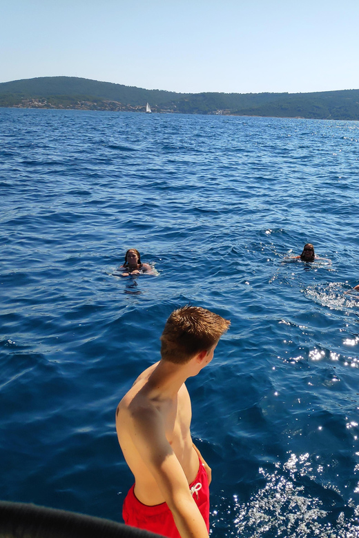 Split: Half Day Sailing Tour with Swim Stop, Snacks and Wine - Meeting point, timing, and what to pack