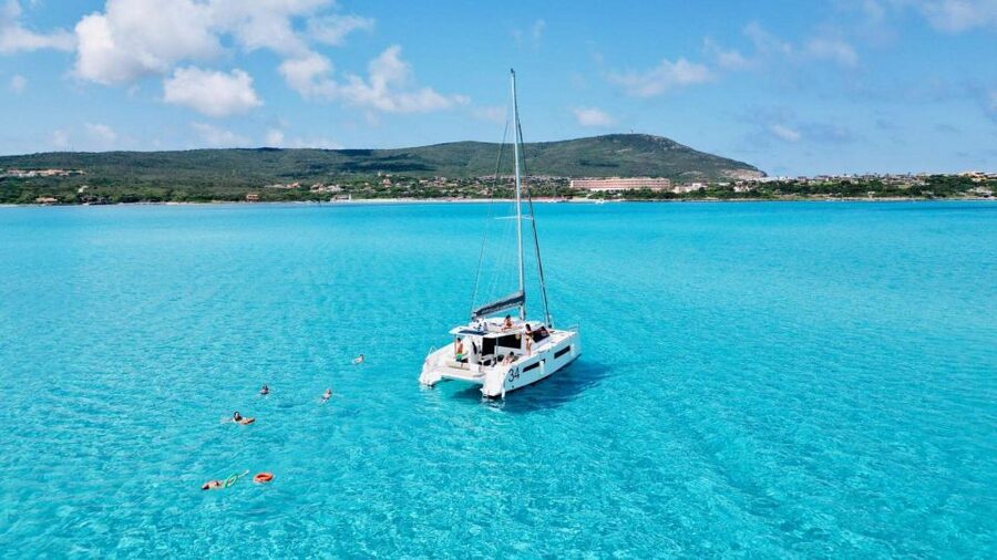 Stintino: Catamaran excursion in the Gulf of Asinara - Setting out from Stintino toward Asinara