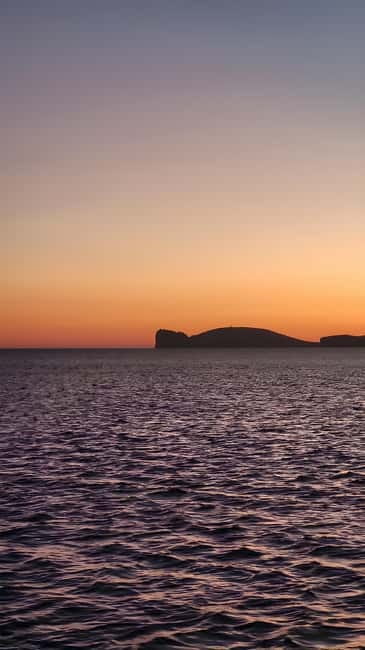 Sunset Apéritif on a 15m sailing boat - Who should book this Alghero sailing trip?