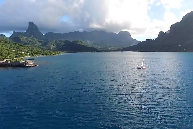 Sunset Cruise : Moorea Sailing on a Catamaran named Taboo - Ōpūnohu Bay and the island stories