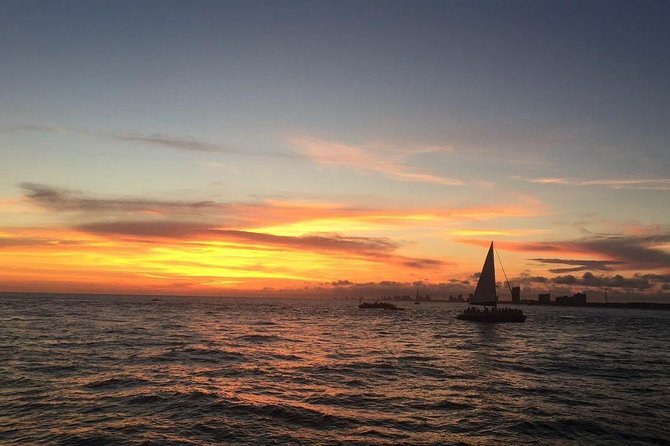 Sunset Dolphin Sail Aboard the Footloose Catamaran - Who should book this cruise?
