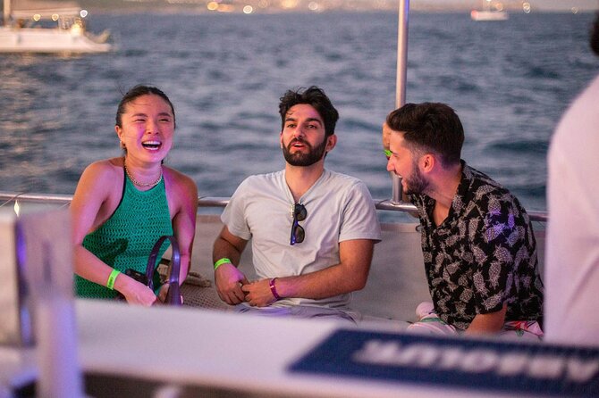 Sunset Sail Party Cruise on the Pez Gato - What the open bar and snacks really mean
