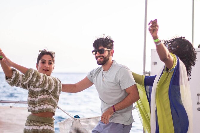 Sunset Sail Party Cruise on the Pez Gato - Why hotel pickup can be worth arranging