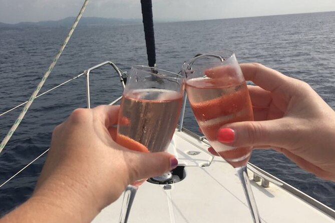 Sunset Sailboat Tour along the Coast with Open Bar - What the crew adds to the evening