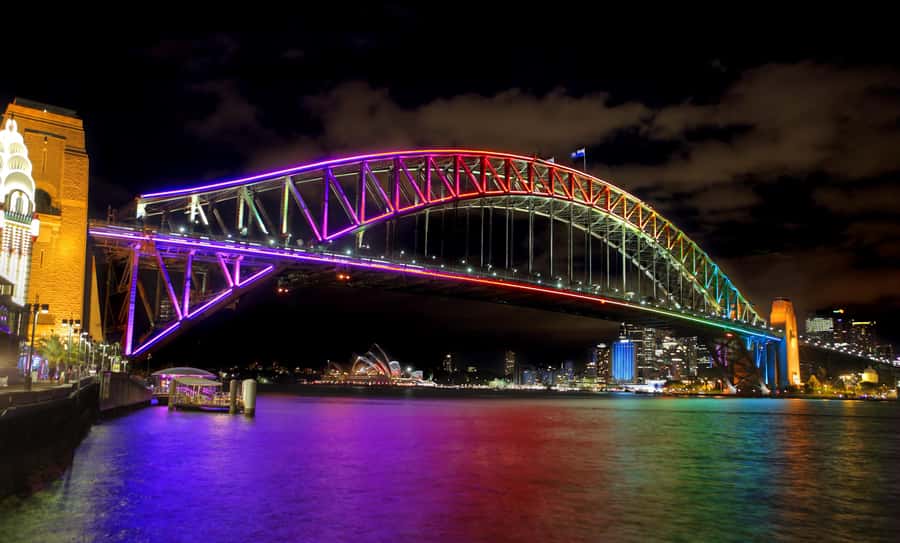 Sydney: Premium Catamaran Vivid Cruise with Welcome Drink - The first harbour views and welcome drink